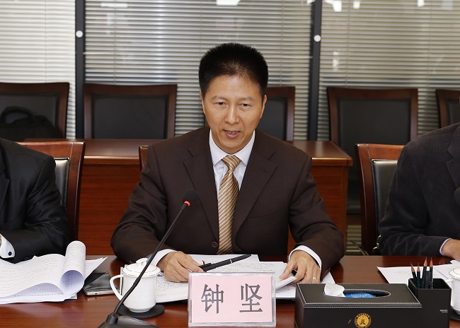 钟坚会长汇报理事会工作情况